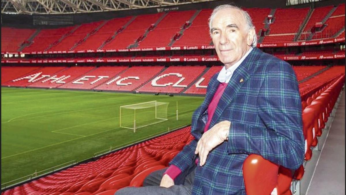 Iríbar en una foto tomada en San Mamés, el día que cumplió 82 años.