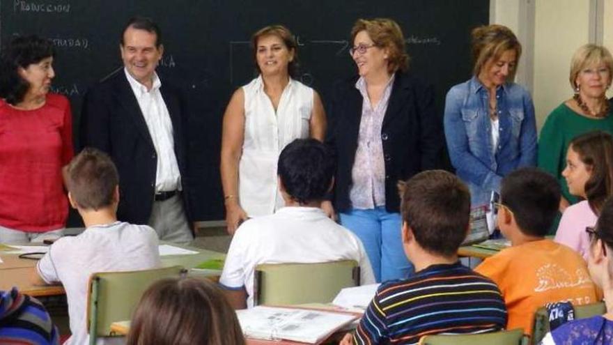 Caballero, Alonso, Lago y Abelairas, en la apertura del curso en el IES República Oriental de Uruguay.