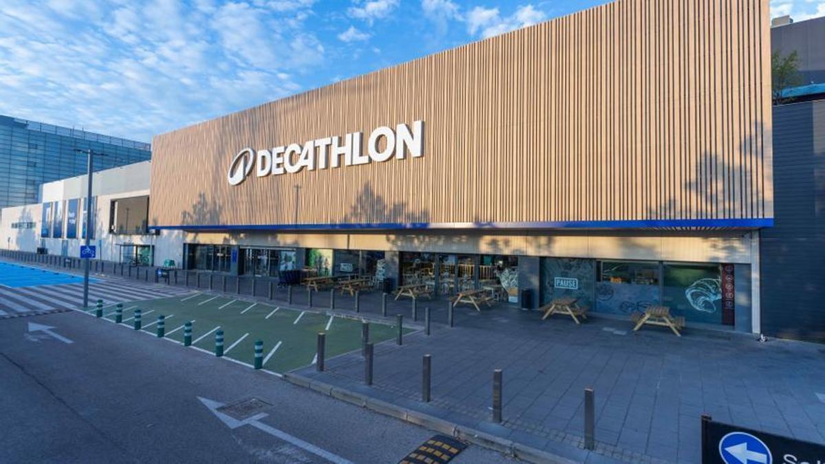 ¡Atención deportistas! Decathlon no cerrará sus tiendas