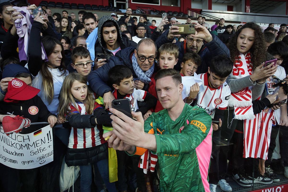 Girona Montilivi presentació Ter Stegen a l'estadi amb aficionats