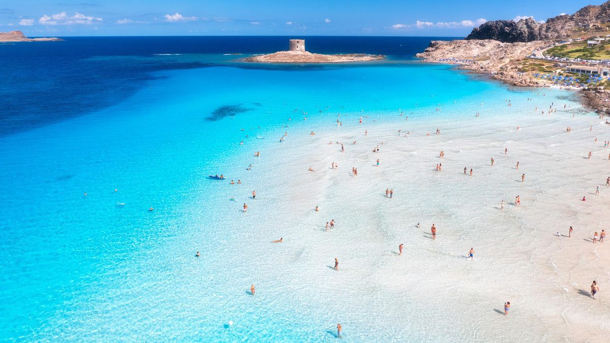 Parece el Caribe, pero es Italia: así es la espectacular playa con aguas turquesas que querrás visitar este verano