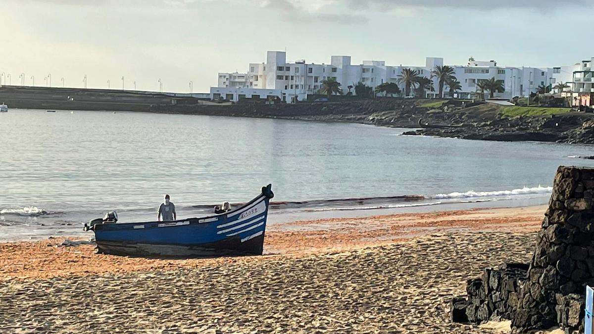 Llega una patera a Lanzarote.