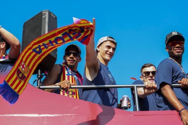 ¡De locos! Las mejores imágenes de una ciudad entregada al Barça