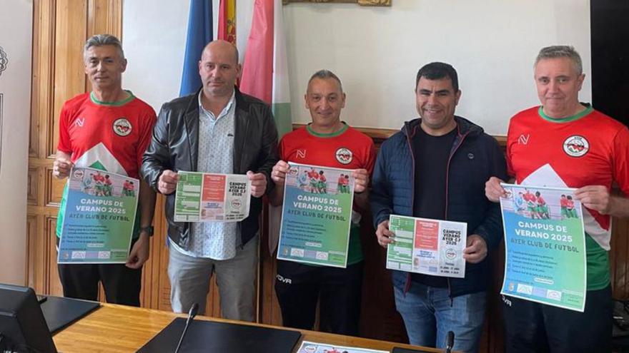 La presentación del campus, en el Ayuntamiento de Aller. | LNE