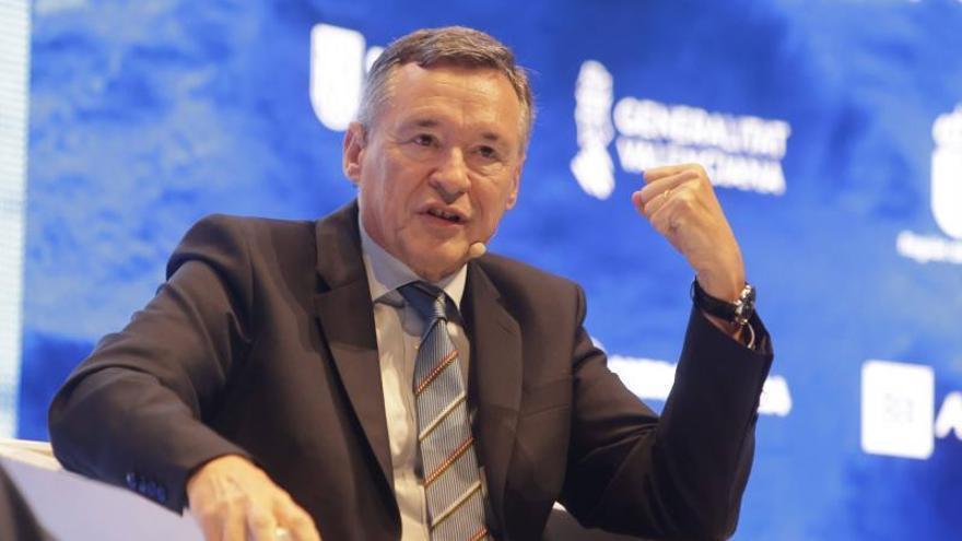 Ángel Simón acelera la actualización del plan estratégico de Indra y reactiva la fusión con Escribano (EM&E)