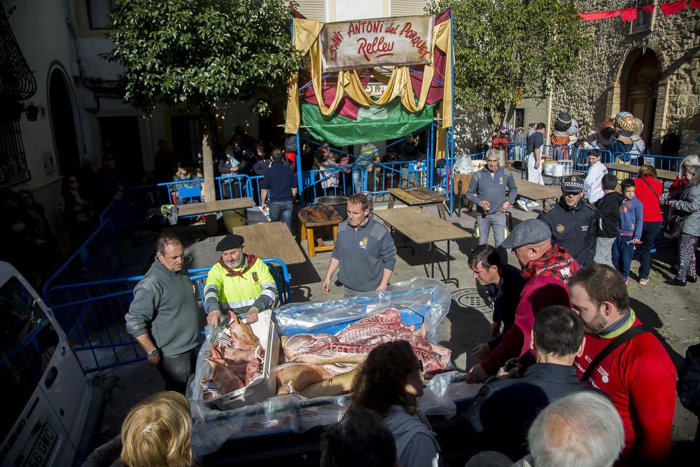 Relleu conmemora Sant Antoni reviviendo la matanza del cerdo