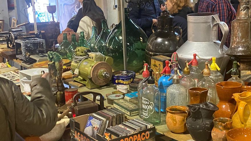 Un piso de Vigo se convertirá en mercadillo de antigüedades este fin de semana: está lleno de tesoros