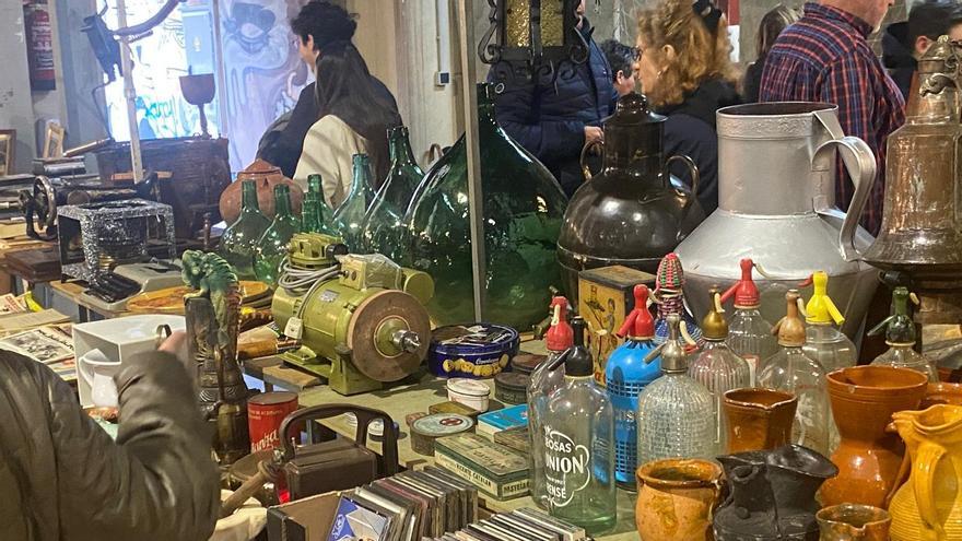 Imagen de una expoisición de artículos antiguos.