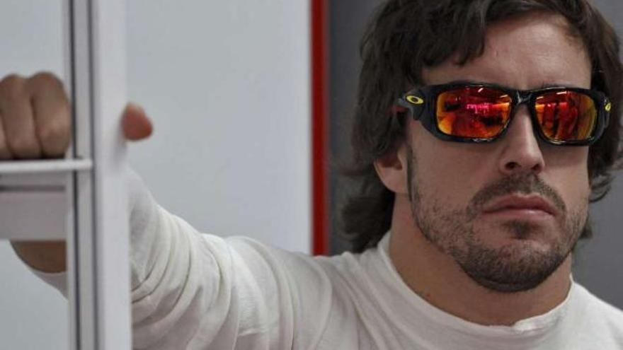 Fernando Alonso, ayer durante los entrenamientos oficiales del Gran Premio de la India. / toru hanai