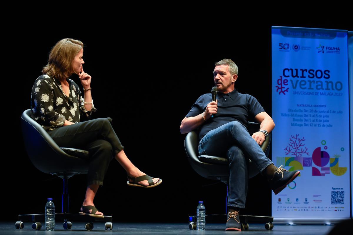 María Casado y Antonio Banderas en el Teatro Soho durante la clase magistral