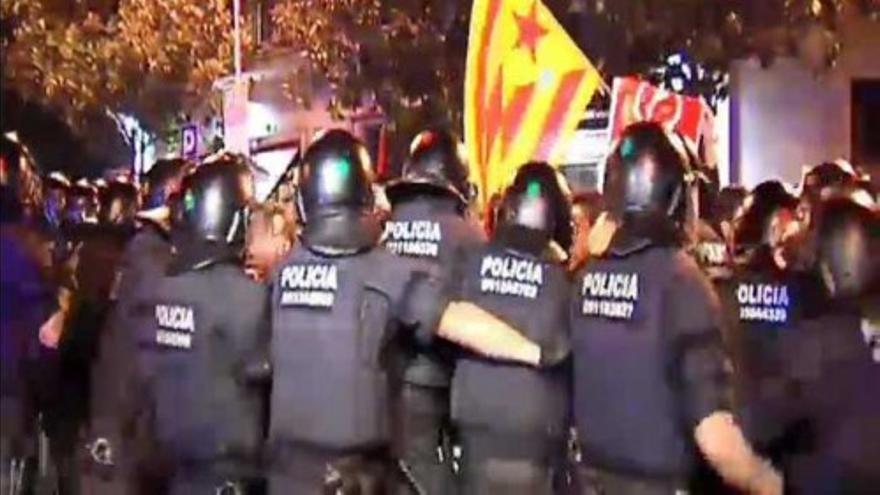 Enfrentamientos en Barcelona tras la protesta por la consulta