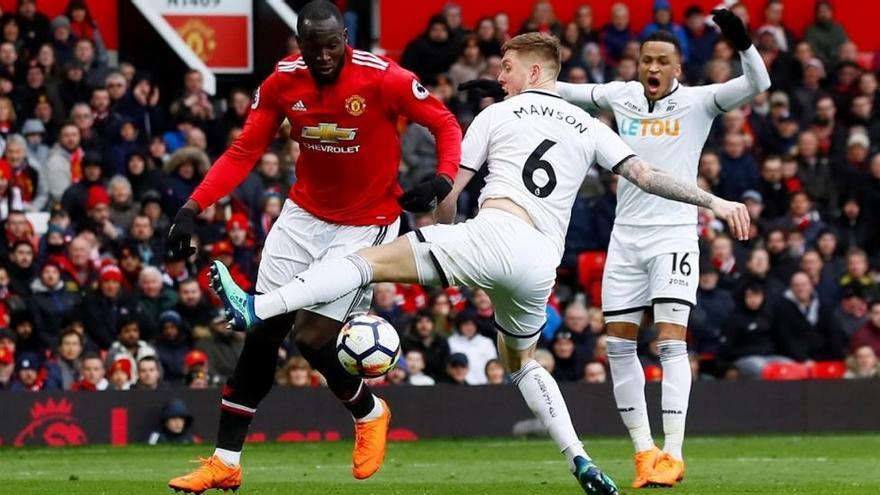 El Manchester United retiene la segunda plaza ante la presión del Liverpool