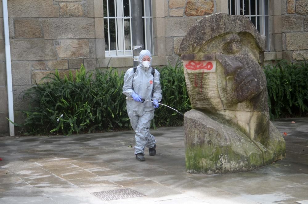 Medidas coronavirus en Caldas: tareas de limpieza en el entorno de la residencia en cuarentena