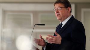 GRAF7328. MADRID, 02/07/2019.- El presidente de la Generalitat Valenciana, Ximo Puig, durante su intervención en un desayuno informativo en el que ha sido presentado por la presidenta del Congreso, Meritxell Batet. EFE/Juan Carlos Hidalgo
