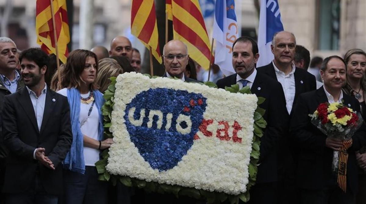 El líder d’Unió, Josep Antoni Duran Lleida, i el candidat, Ramon Espadaler, en l’ofrena al monument de Rafael Casanova aquest divendres.