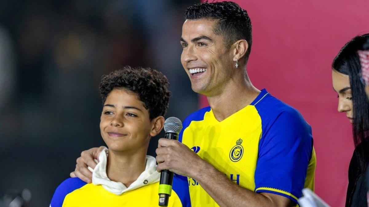 Cristiano ronaldo y Cristiano Ronaldo Jr., en el Al Nassr