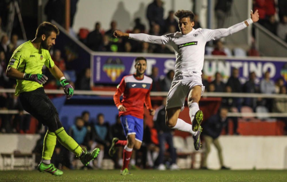 El Hércules se atasca y no pasa del empate ante el Saguntino