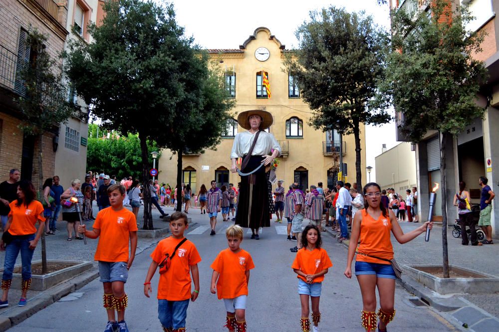 Inici de la cercavila per portar la Flama del Canigó a la plaça de Sant Joan, dins de la celebració de la Nit de Sant Joan a Súria