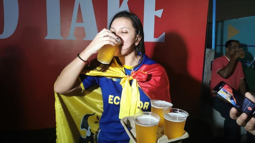 El debut més esperat del Mundial: la cevesa embogeix la &#039;fan zone&#039; oficial