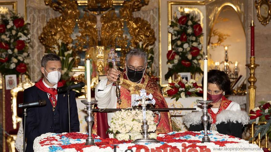 Bendición del vino y las flores con la Vera Cruz de Caravaca