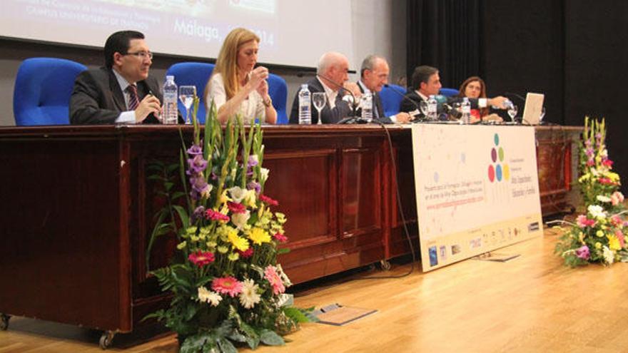 Alonso, De la Torre y Bendodo (en el centro), en las jornadas.