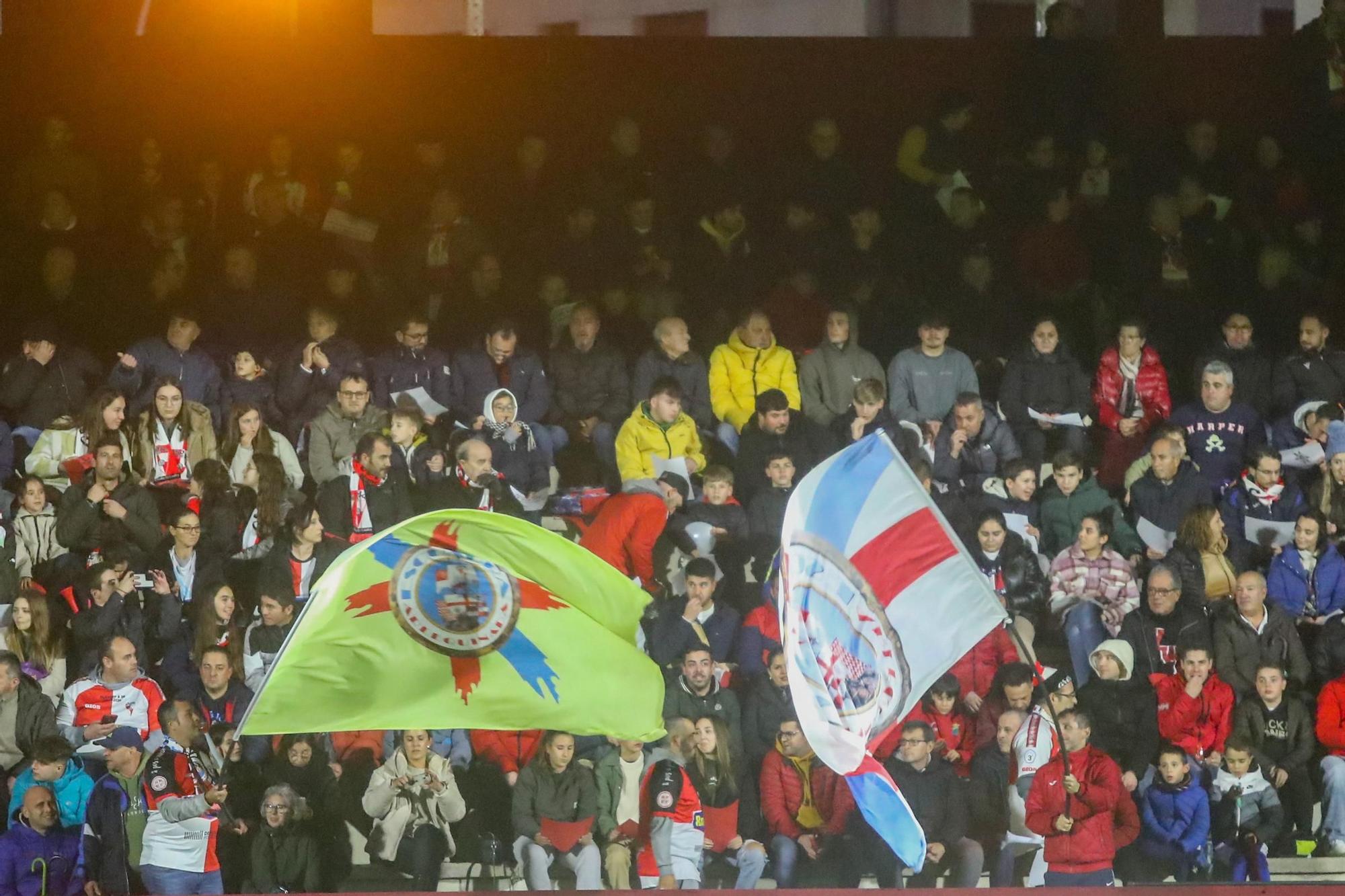 El Arosa disfruta de un día histórico en A Lomba ante un Primera División