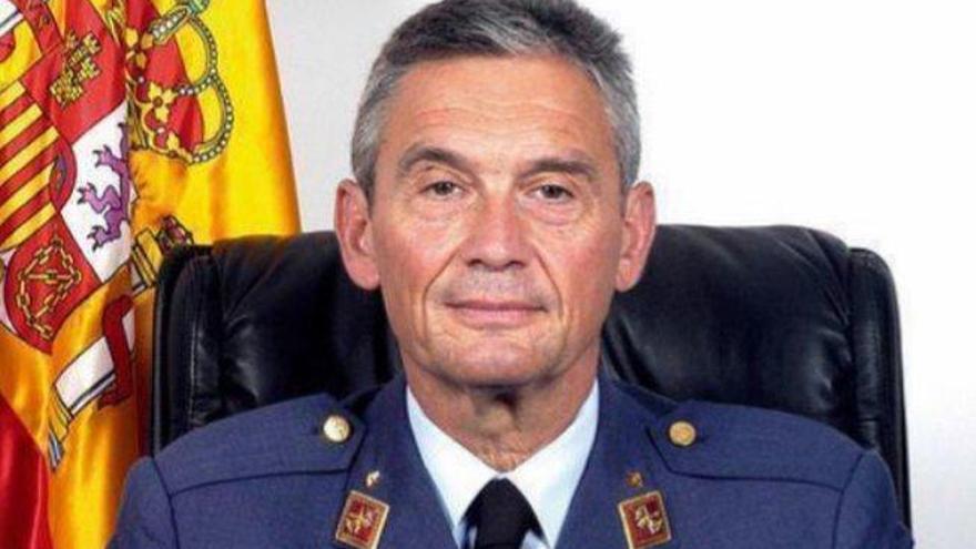 Robles renueva la cúpula militar con un general catalán