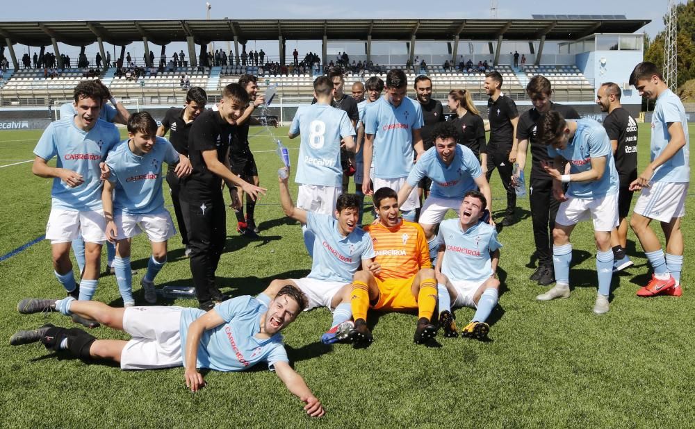 El equipo celeste se proclama campeón de liga tras golear al Pontevedra.