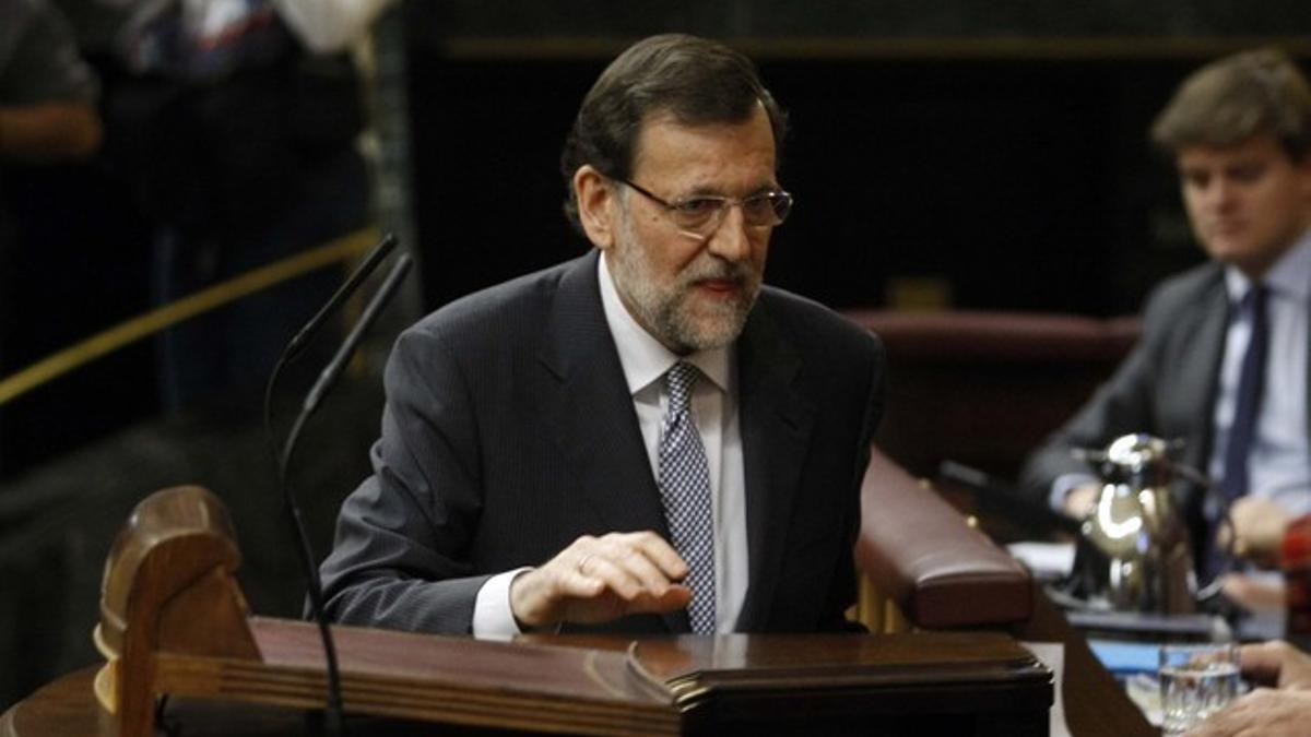 Rajoy sube a la tribuna de oradores.