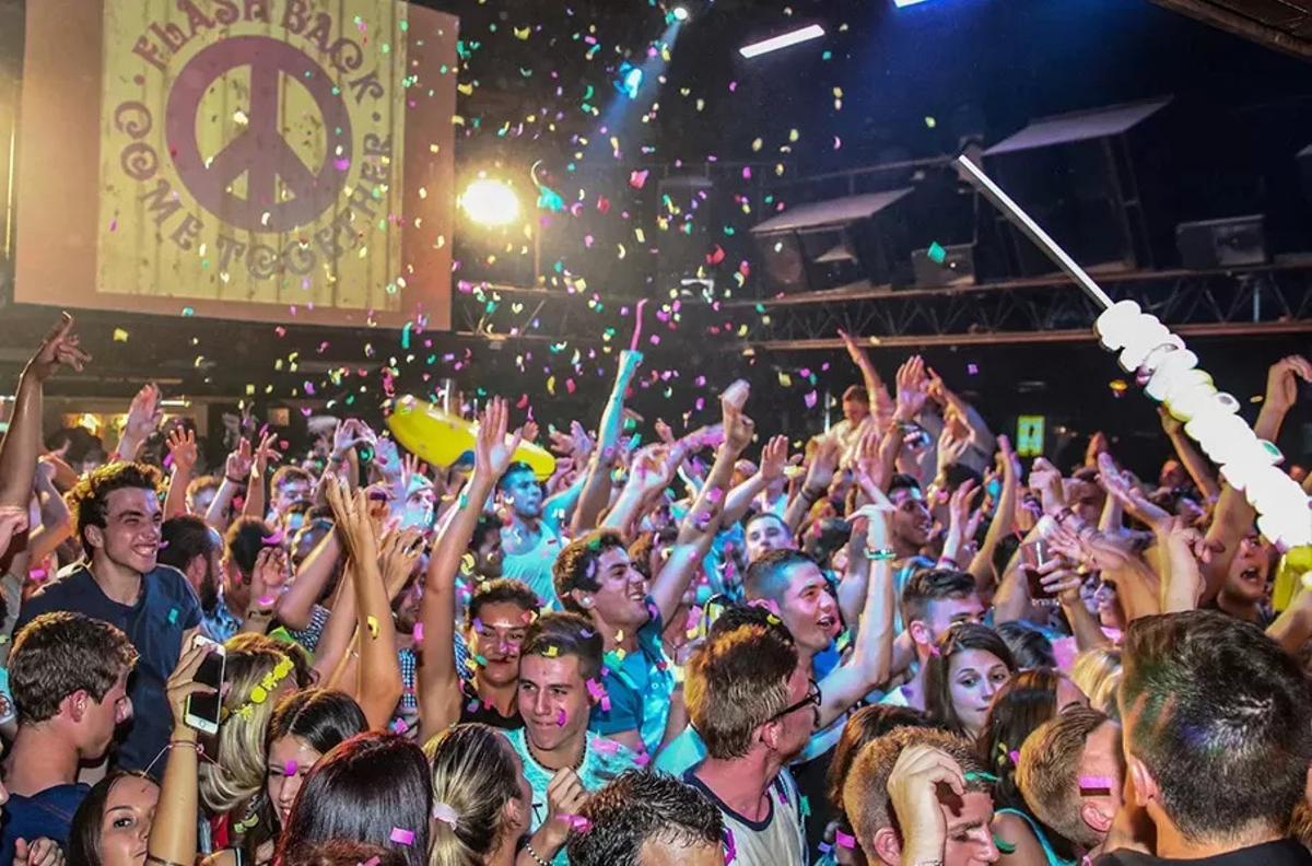 Una fiesta en la Flashback