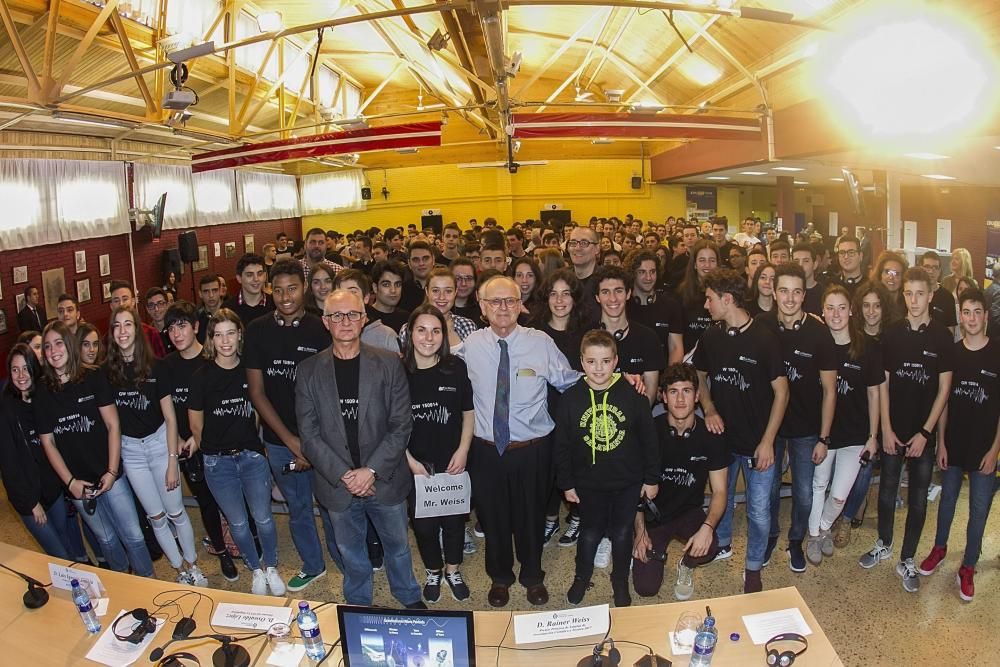 Rainer Weiss visita un instituto en Avilés