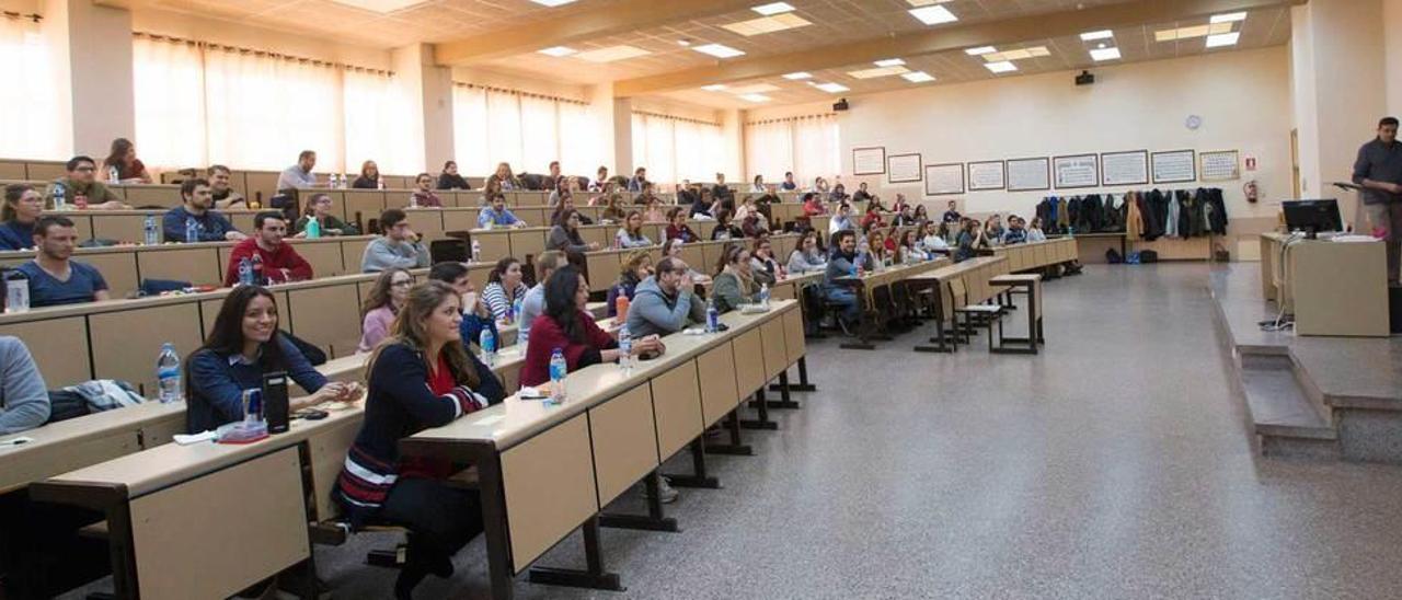 Una de las aulas de Oviedo en las que se realizó el examen MIR el pasado sábado.