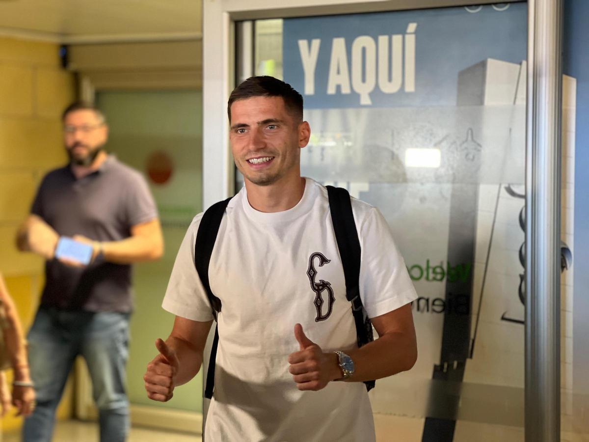 Romain Perraud llega a Sevilla para convertirse en el primer fichaje verdiblanco