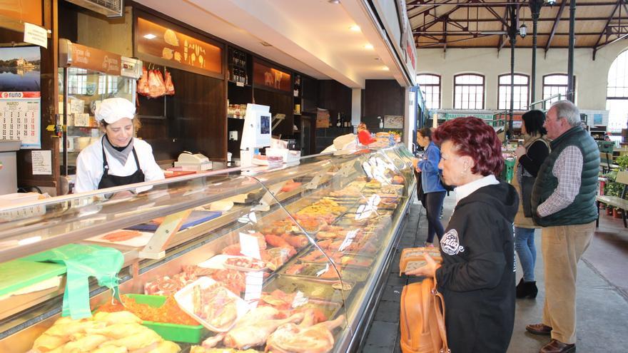 Comercio con solera en pleno centro urbano: así es la plaza de abastos de Villaviciosa y el plan para modernizarla