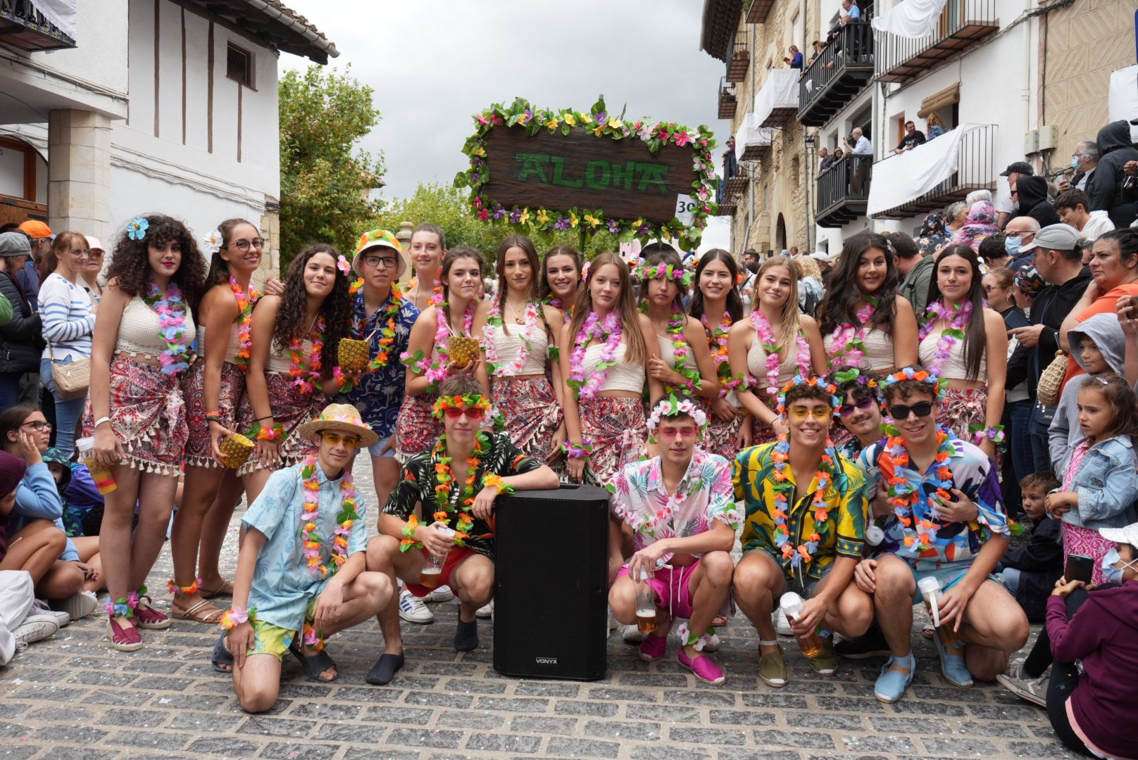 Batalla de confeti y desfile de carrozas en el Anunci de Morella