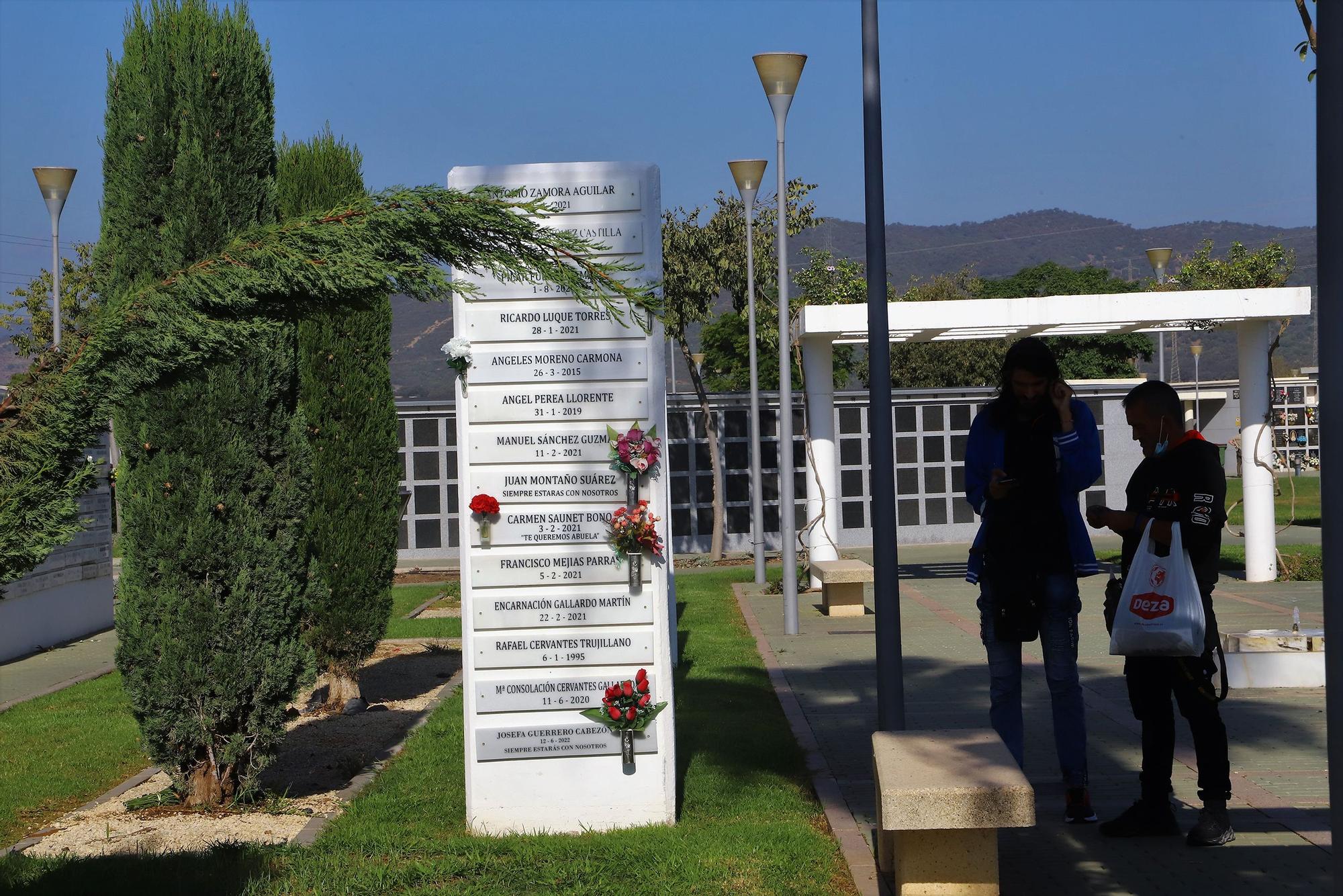 Los cementerios cordobeses cobran vida por el día de Todos los Santos