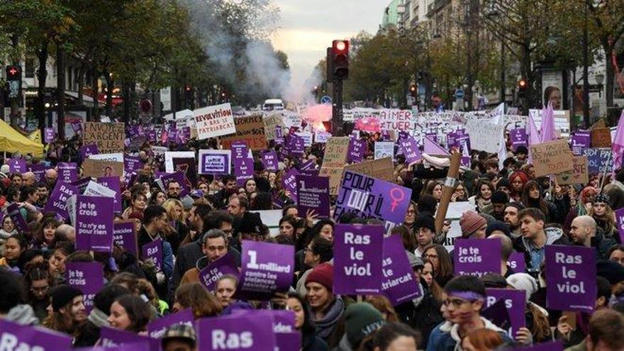 Miles de personas desfilan en Francia contra la violencia machista