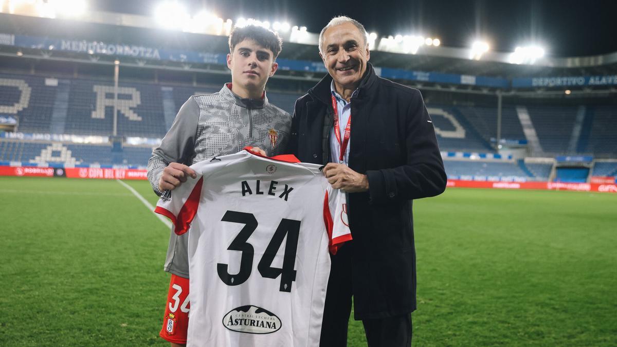 Alex Diego con Joaquín, en Mendizorroza, al término del encuentro de Copa del Rey