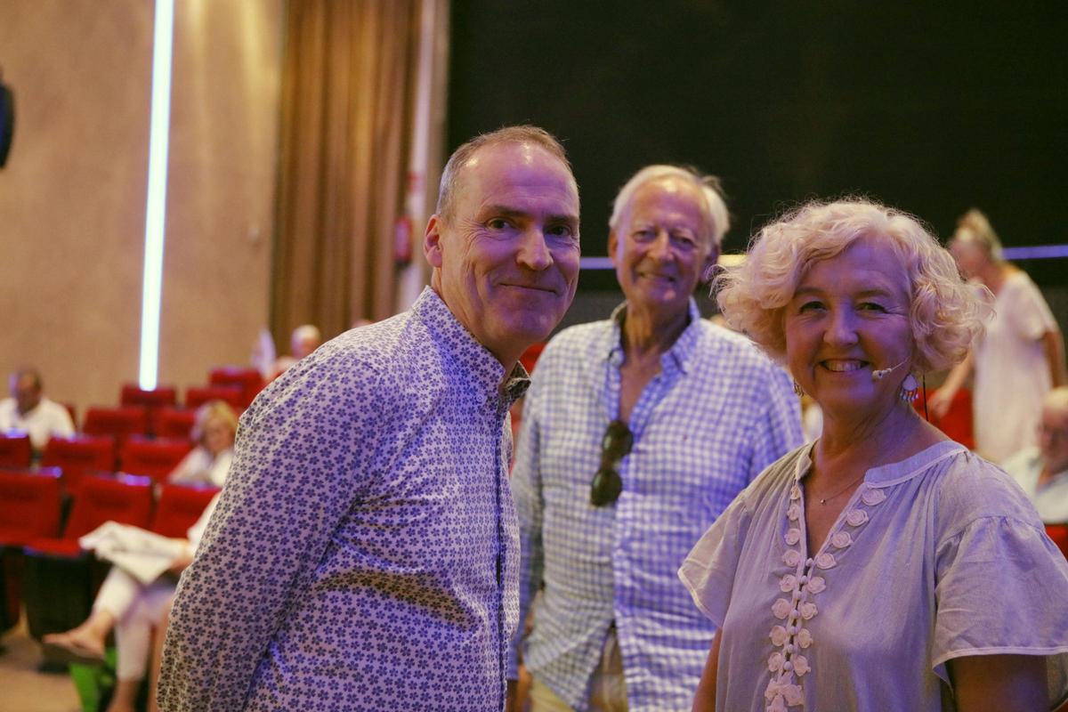 Anna Nicholas mit MZ-Chef Ciro Krauthausen (li.) und ihrem Mann Alan.