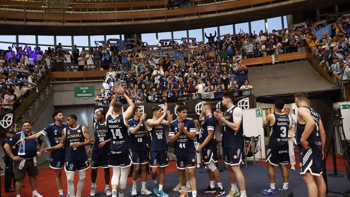 EN IMÁGENES: Así despidió la afición a un heroico Alimerka Oviedo Baloncesto tras caer con Estudiantes en la pelea por la ACB