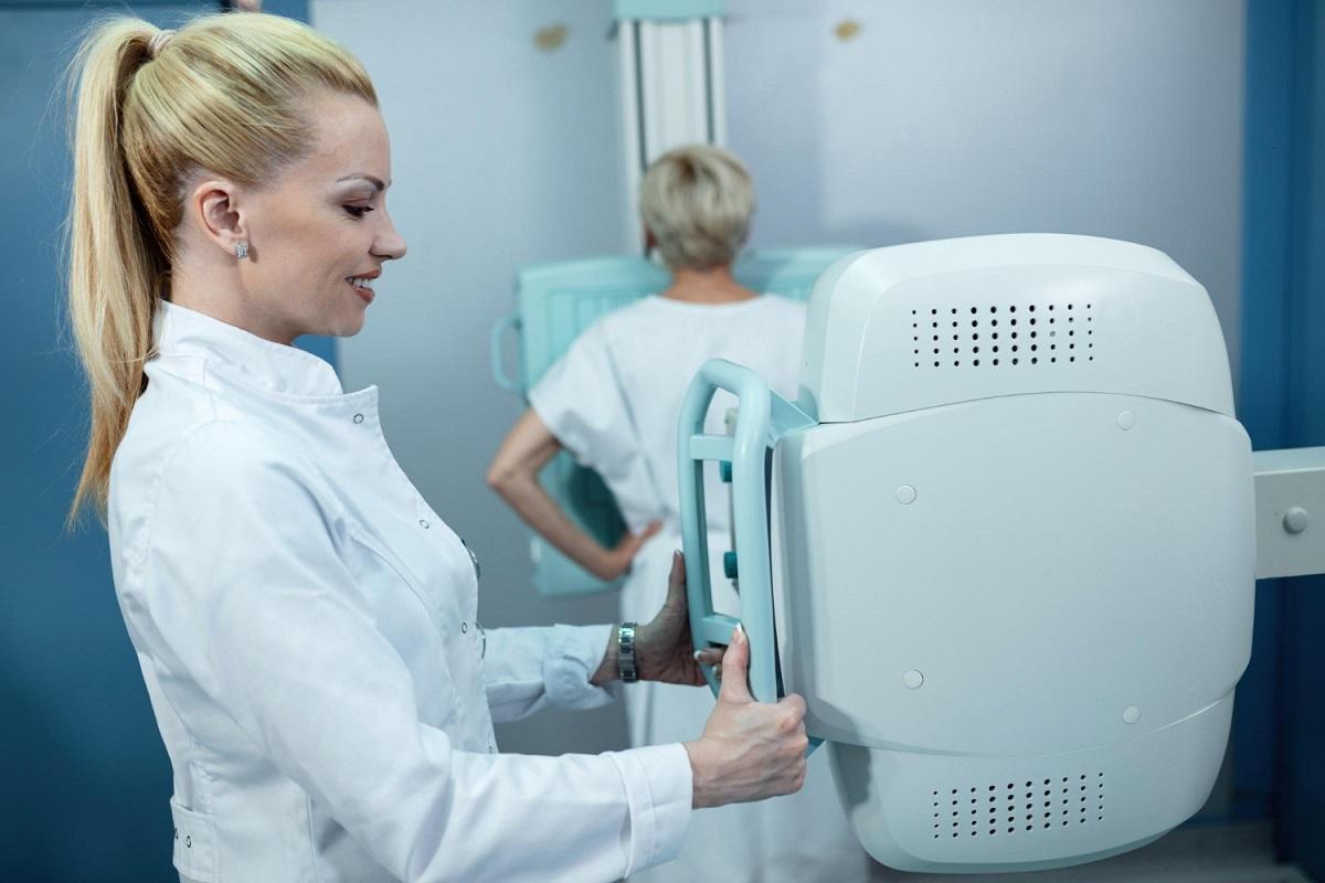 A partir de los 50 años, las mujeres reciben una citación médica para realizarse una mamografía cada dos años.