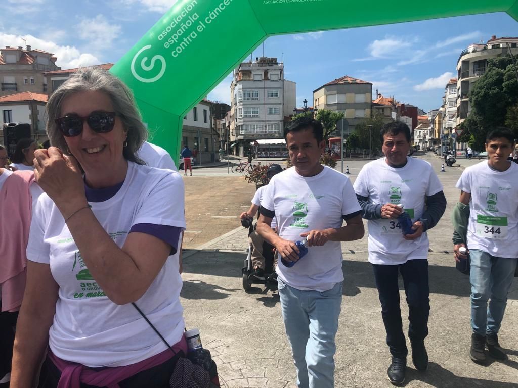 Participantes en la carrera contra el cáncer desarrollada en O Grove.