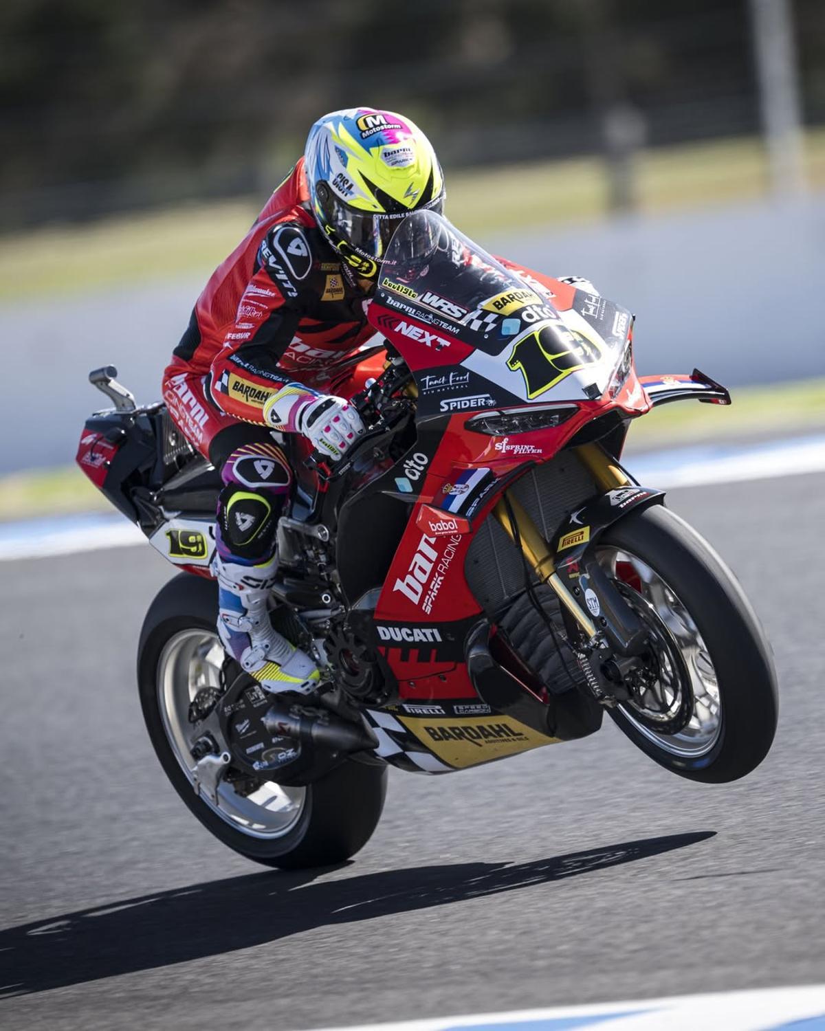 Álvaro Bautista rodando con la Barni