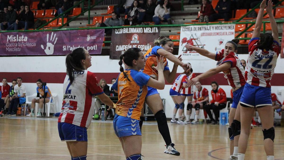 Nueva victoria del Grupo USA Handbol Mislata UPV en un partido muy trabado y donde la presión del rival nunca le permitió jugar cómodo.