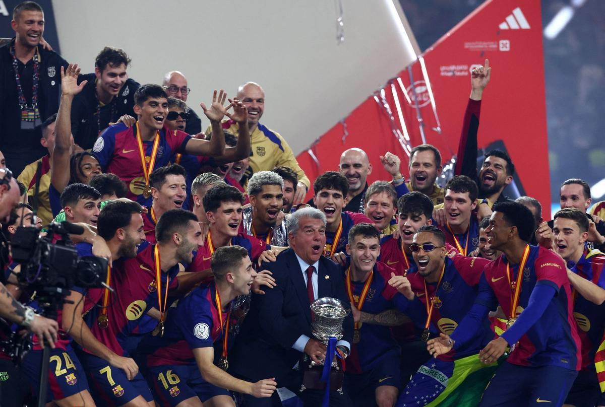 El Barça golea 2-5 al Madrid en la final de la Supercopa | FOTOS