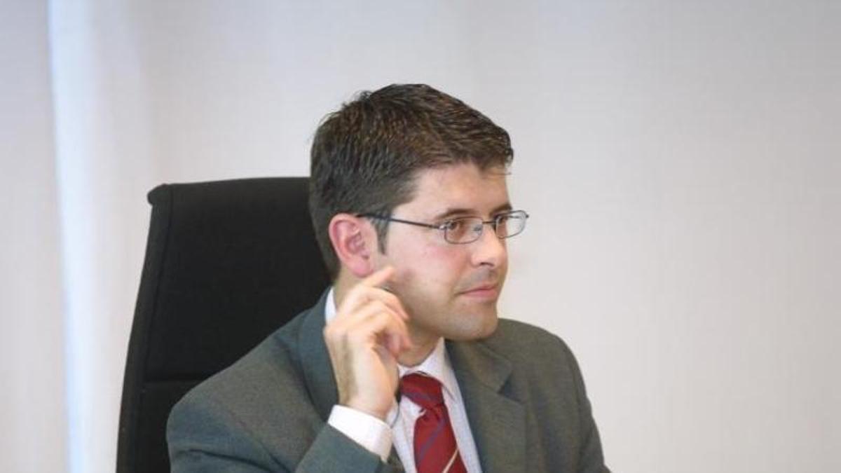 Santiago Ferrer, en una imagen de 2003 durante un pleno del por entonces Consell de Ibiza y Formentera.