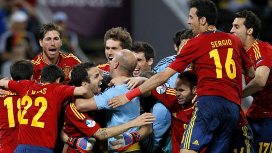 Los jugadores de la &#039;Roja&#039; celebran su victoria ante Portugal.