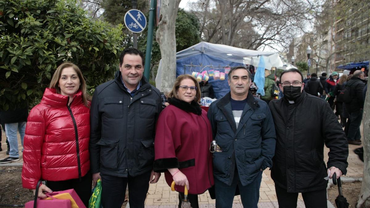 El colaborador de &#039;Mediterráneo&#039; Héctor Gozalbo junto a un grupo de Vistabella.