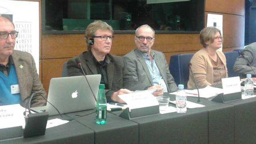 Escola Valenciana pide en Estrasburgo proteger las lenguas minorizadas