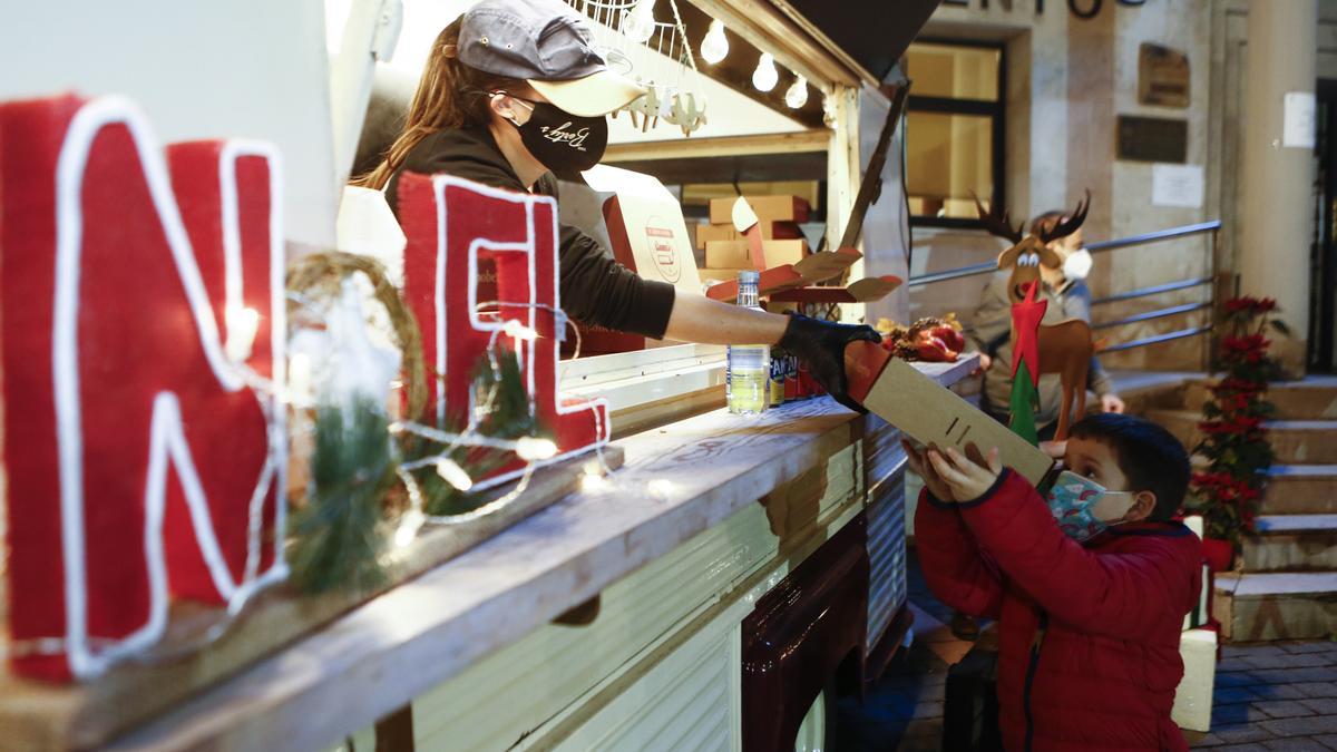 Hamburguesas y regalos de Papá Noel en Ribera de Arriba para compensar la falta de Cabalgata
